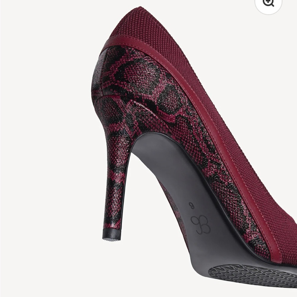 SerpentChic Pointed Toe Heeled Pumps - Picture 5 of 8